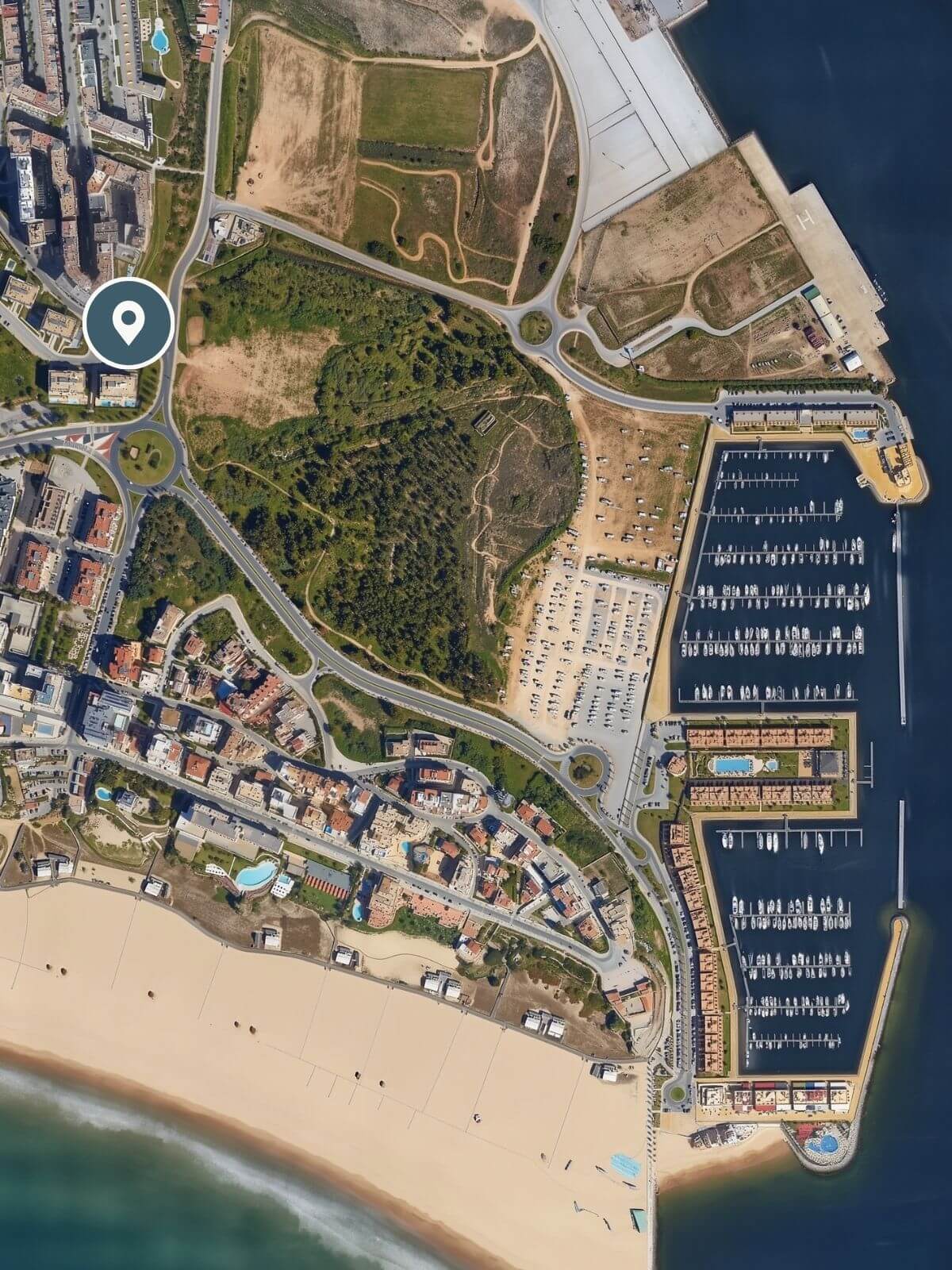Vista aérea da Quinta das Parreiras junto à Marina de Portimão