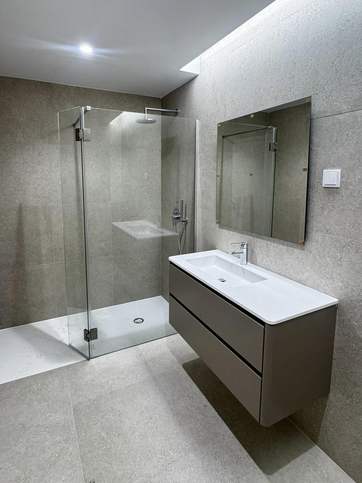 Apartamento T3 novo, casa de banho 1