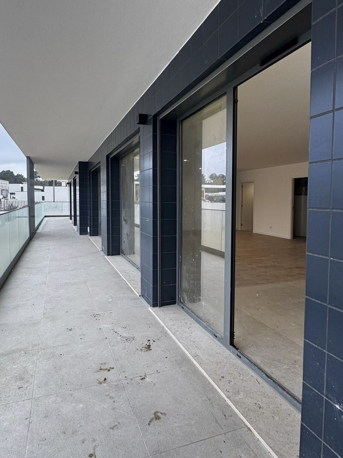 Apartamento T3 novo, varanda exterior